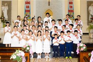 Gx Nữ Vương Hòa Bình: Thánh lễ Rước lễ lần đầu