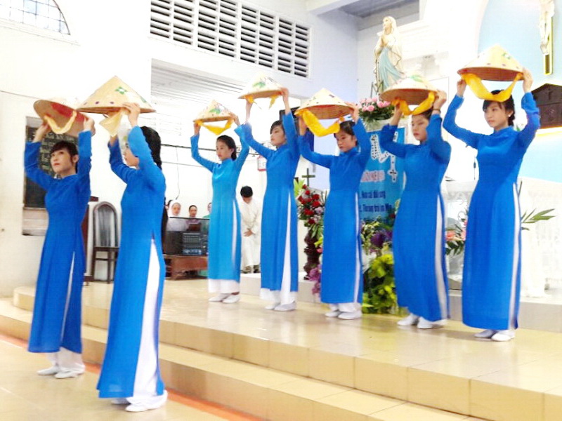 Gx. Hòa Hưng: Dâng hoa kính Đức Mẹ kết thúc Tháng Hoa, ngày 29.5.2016