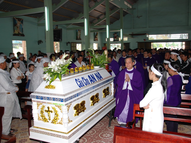 Lễ an táng Bà cố Anna, Thân Mẫu Cha Phanxicô Assisi Trần Thanh Hùng