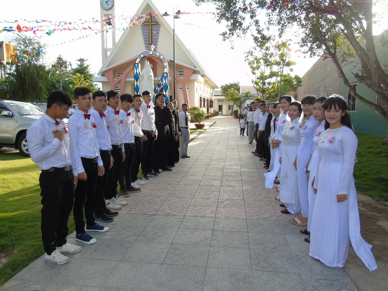 Họ đạo Vĩnh Kim: Thánh lễ Thêm Sức và ra mắt Ban Mục Vụ mới