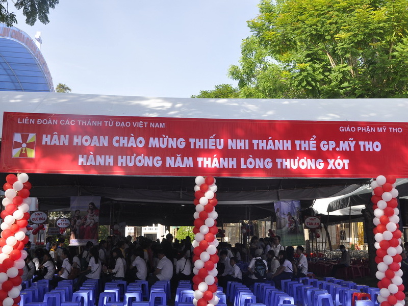 Hình sinh hoạt: Thiếu nhi hành hương Năm Thánh Lòng Thương Xót 28.7.2016