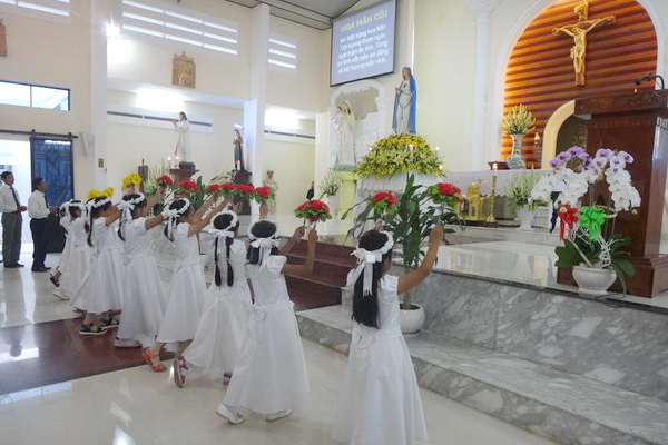 Gx Ba Giồng: Khai mạc Tháng Mân Côi