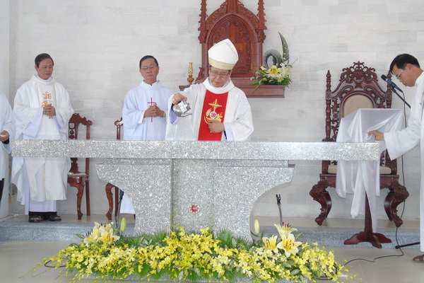 Giáo họ Tân Phong: Khánh Thành Nhà Thờ