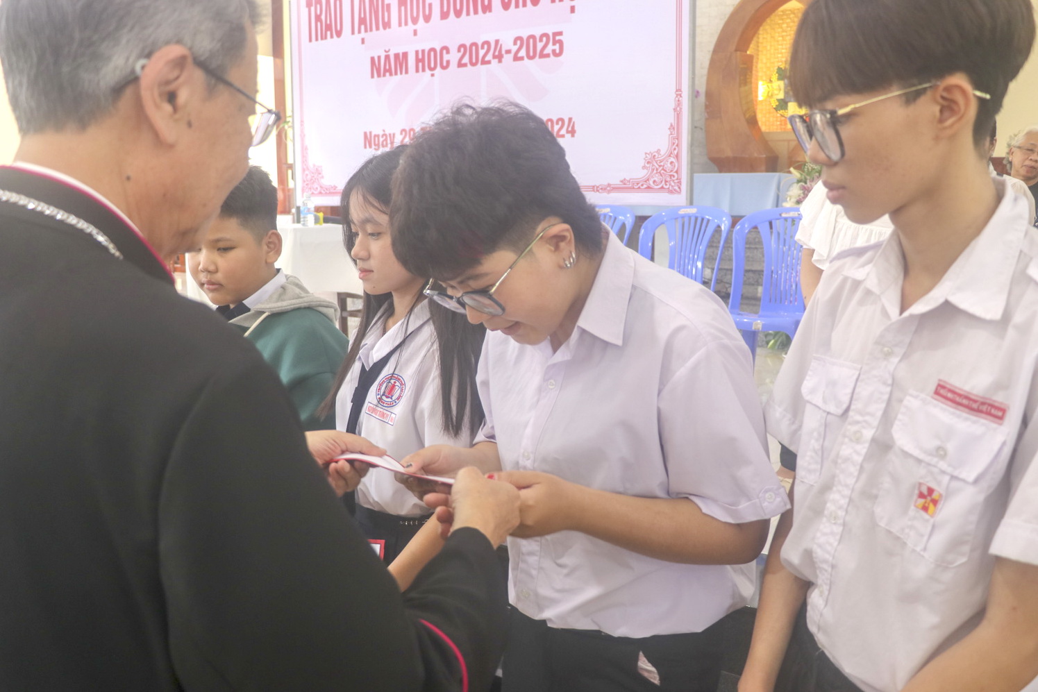 Caritas Giáo phận Mỹ Tho: Trao tặng học bổng cho học sinh, năm học 2024 – 2025