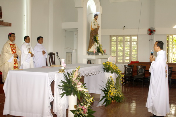Gx Binh Trung_Le ban BT Them suc 04.jpg