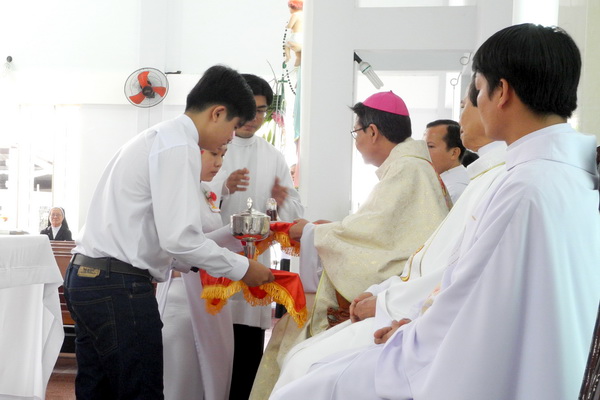 Gx Binh Trung_Le ban BT Them suc 39.jpg