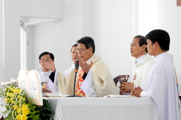 Gx Binh Trung_Le ban BT Them suc 40.jpg