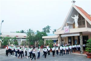 Thiếu nhi Giáo xứ Lương Hòa Hạ rước lễ lần đầu