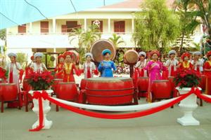 Đức Cha Phaolô làm lễ đặt viên đá xây nhà nguyện Dòng Thánh Phaolô Mỹ Tho