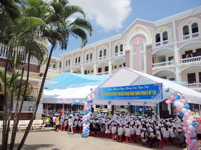Dong Phaolo hop mat on goi21.7.2011 1.JPG