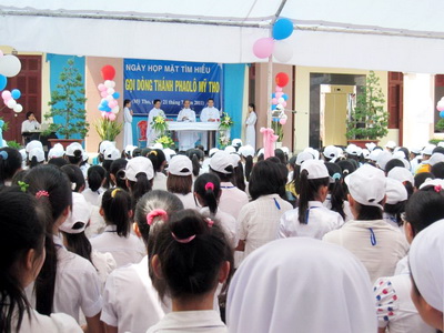Dong Phaolo hop mat on goi21.7.2011 14.JPG