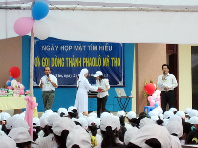 Dong Phaolo hop mat on goi21.7.2011 3.JPG