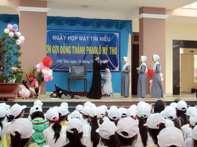 Dong Phaolo hop mat on goi21.7.2011 4.JPG