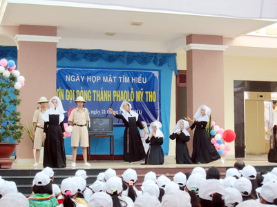 Dong Phaolo hop mat on goi21.7.2011 5.JPG