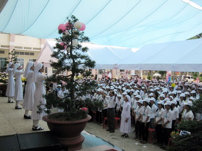 Dong Phaolo hop mat on goi21.7.2011 7.JPG