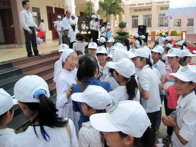 Dong Phaolo hop mat on goi21.7.2011 9.JPG