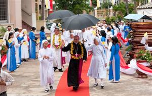 Đức TGM Leopoldo Girelli thăm Dòng thánh Phaolô Mỹ Tho 12.07.2012