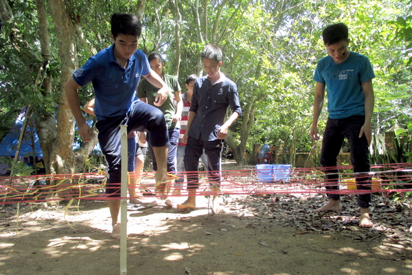 Gx Tin Duc_ Cam trai 09.jpg