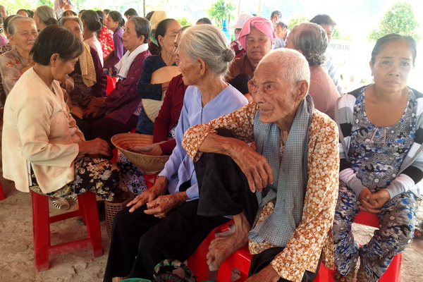 Gh My Loi_Kham benh va phat thuoc 01.jpg