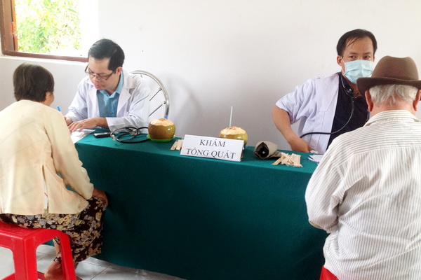 Gh My Loi_Kham benh va phat thuoc 09.jpg