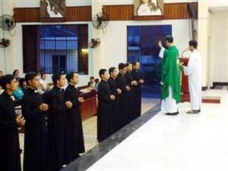 Thánh lễ mặc áo dòng của các Tân Chủng sinh Giáo phận Mỹ Tho, khóa XVI