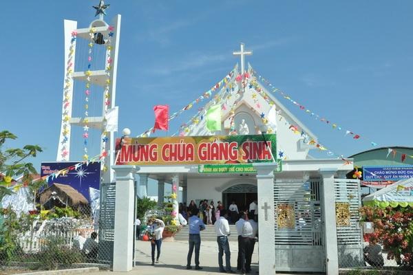 Gh. Thánh Phaolô (Bà Từ): Đức Cha dâng Thánh lễ Rửa Tội và ban Bí tích Thêm Sức