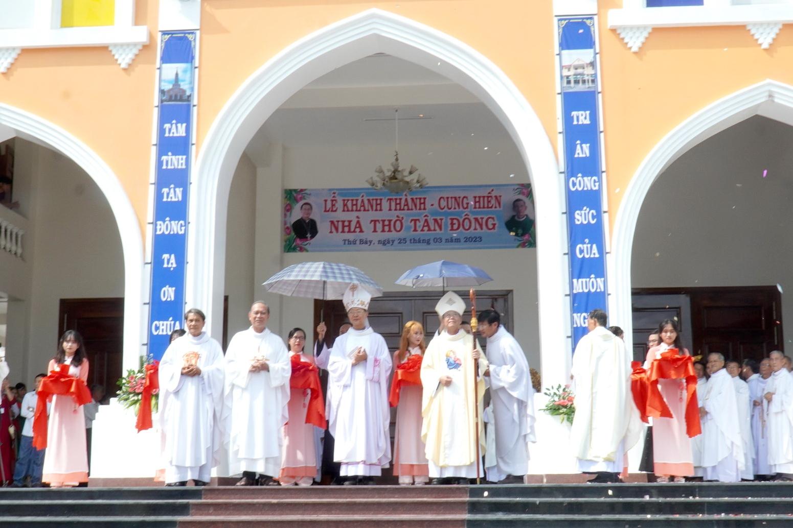 Thánh Lễ Khánh Thành và Cung Hiến Nhà Thờ Tân Đông