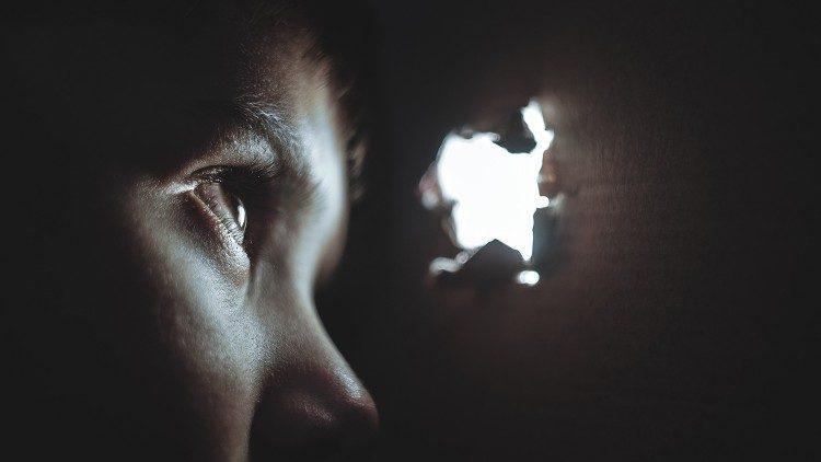 Thời hạn có hiệu lực để khởi tố tội phạm lạm dụng tính dục gây ra bởi các giáo sĩ