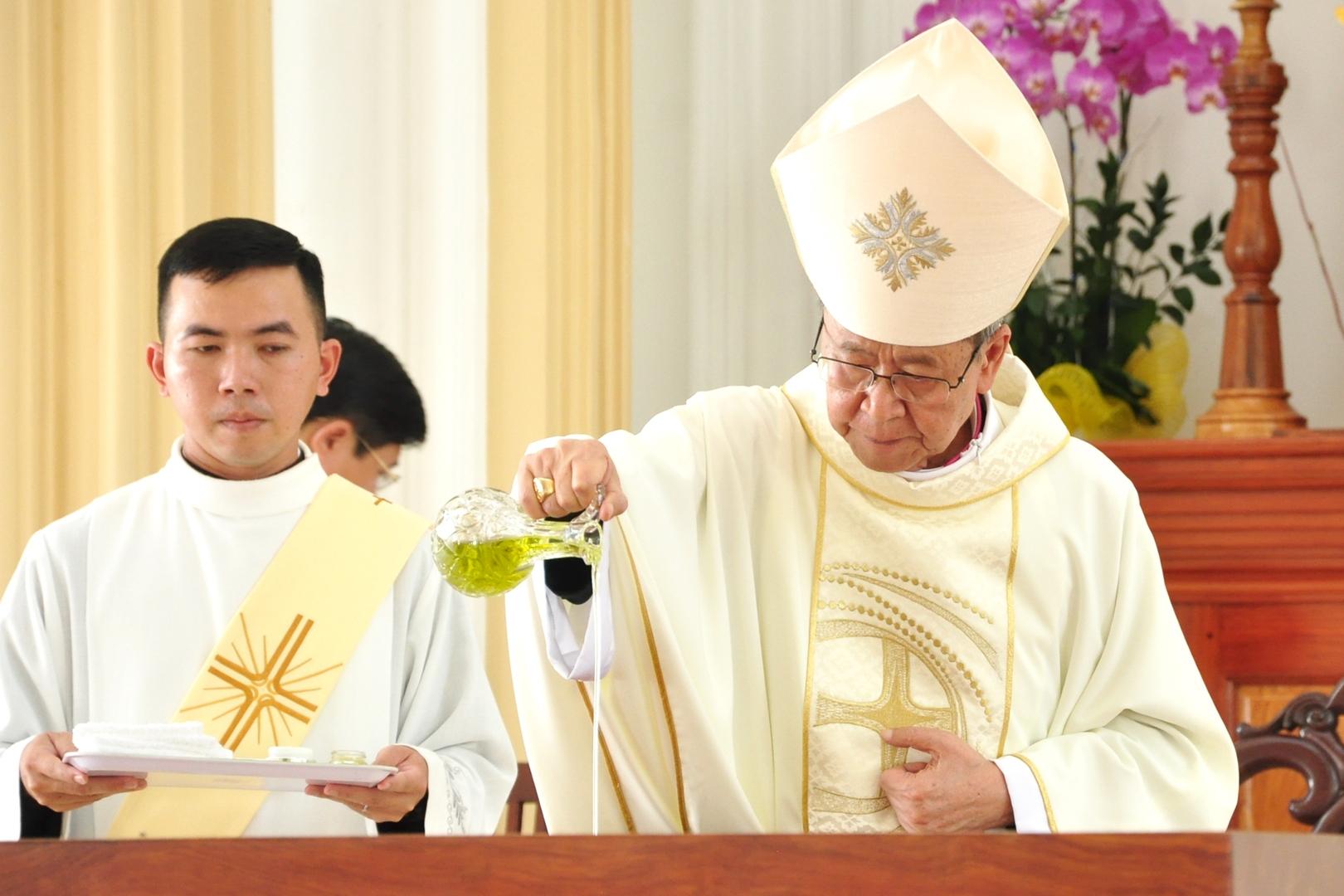 Thánh lễ Cung hiến Bàn thờ và Khánh thành Nhà thờ Trung Lương