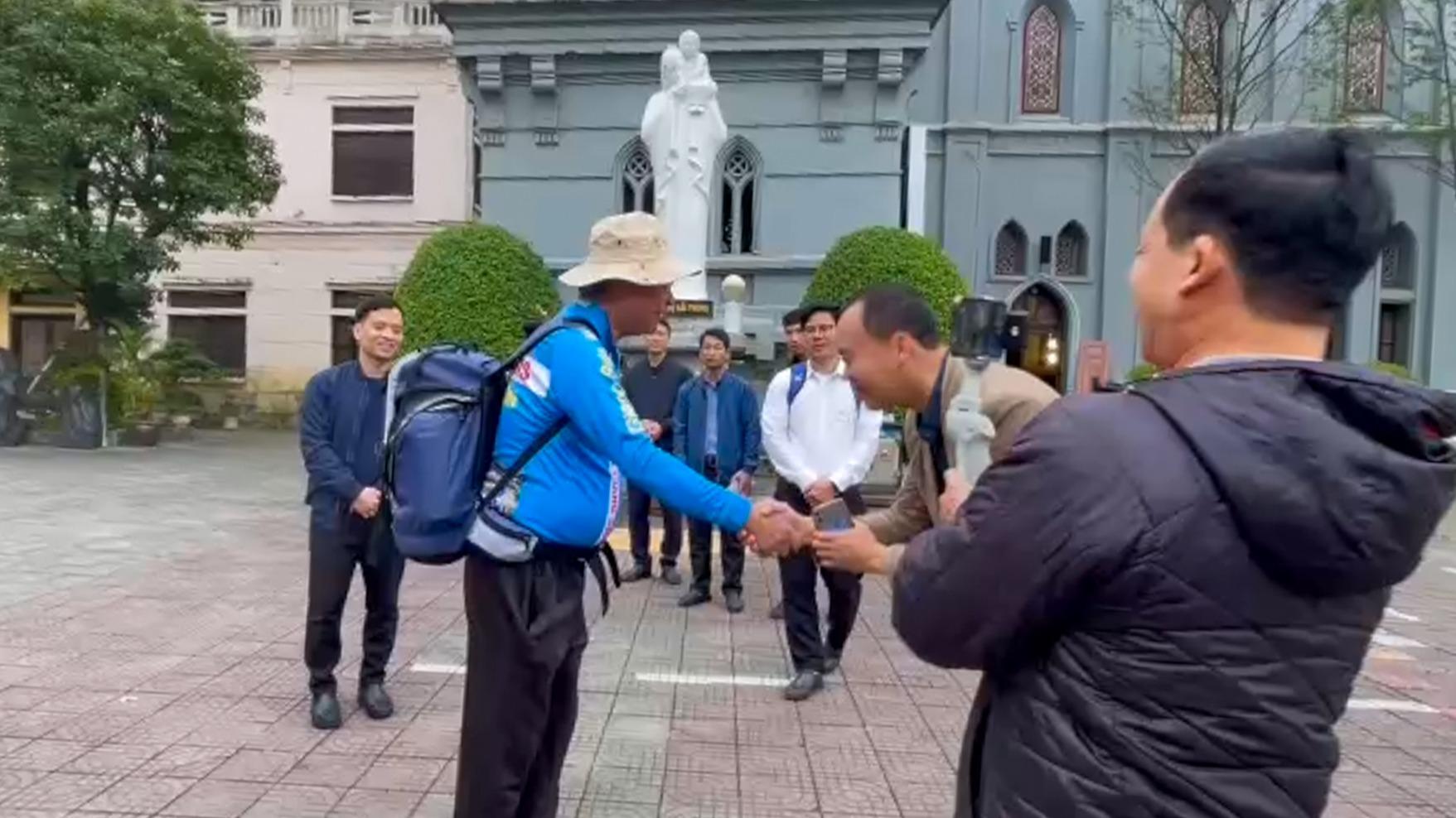 Đức Cha Vinh Sơn Nguyễn Văn Bản và hành trình ‘đi bộ về nguồn’ – một chứng từ đức tin sống động