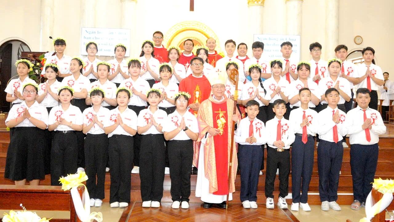 Gx. Thánh Giuse Lao Công: Thánh lễ Ban Bí tích Thêm Sức và Tạ ơn 27 năm Linh mục của Cha Chánh xứ