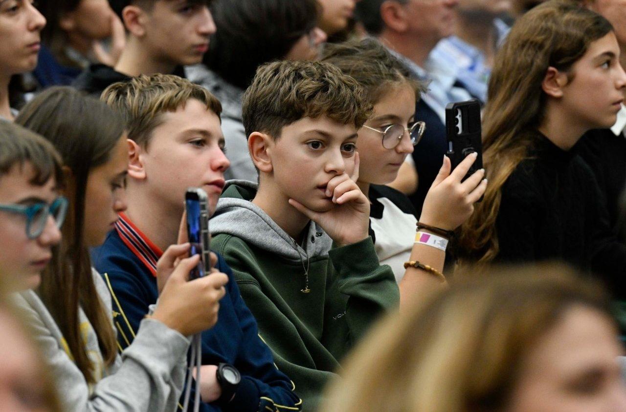 Thư người trẻ gửi Đức Thánh Cha: “Trường học phải gieo lòng tin, không gieo nỗi sợ thất vọng