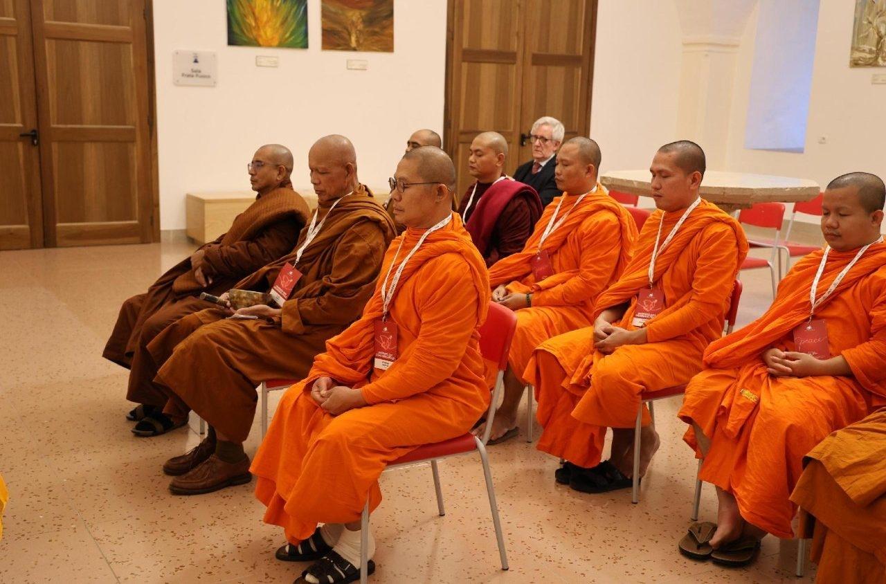 Phái đoàn tu sĩ Phật giáo Lào lần đầu tiên thăm Vatican sau 53 năm