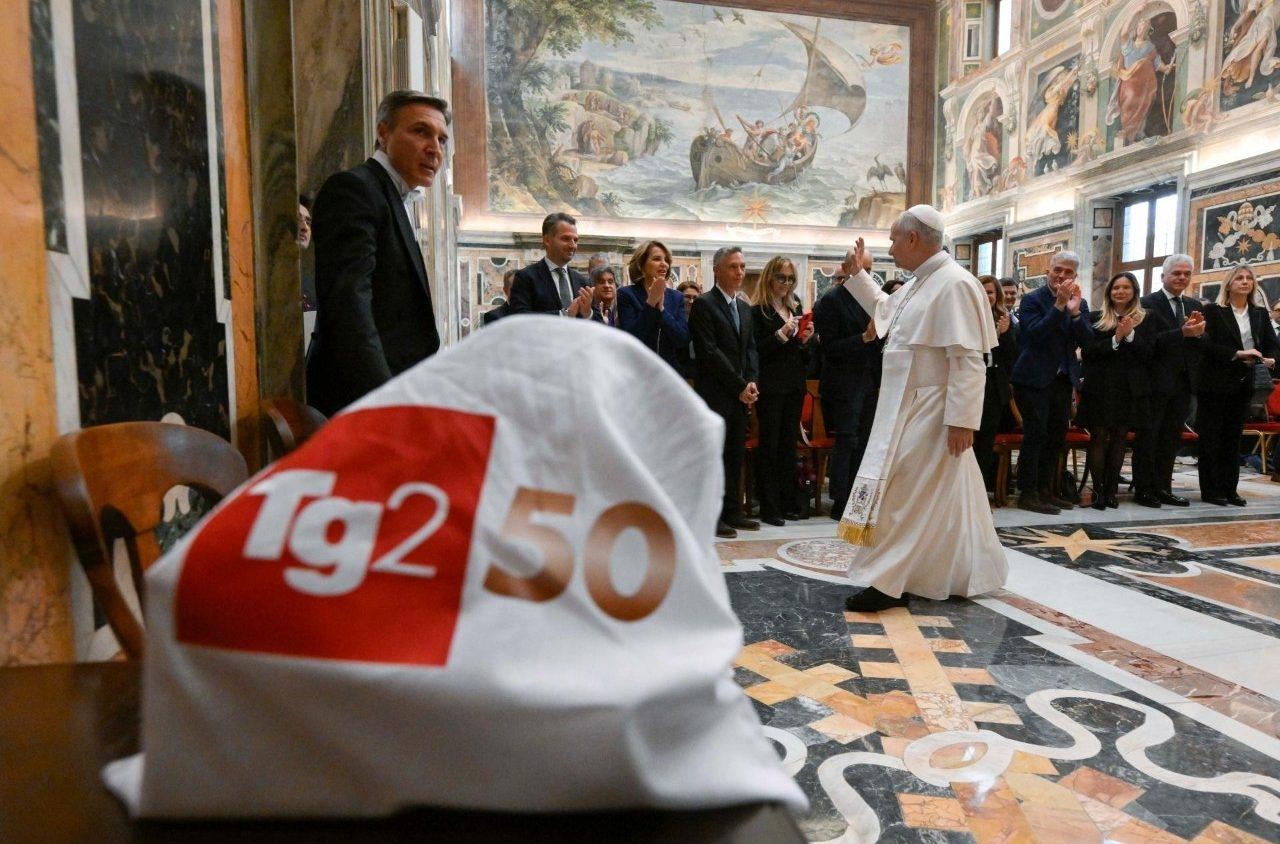 Đức Thánh Cha kêu gọi các nhà báo giúp thế giới nhận ra khuôn mặt của chiến tranh