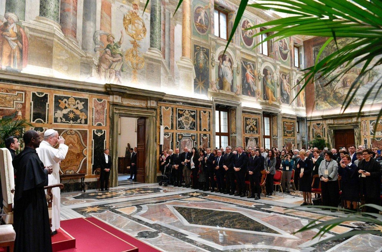 Đức Thánh Cha: Mỗi Kitô hữu được mời gọi đón tiếp và quan tâm đến những người yếu thế