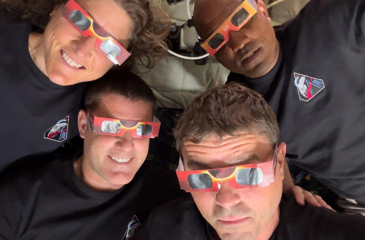 Phi hành gia NASA nhắc lại giới răn yêu thương của Chúa khi tàu vũ trụ bay quanh mặt trăng