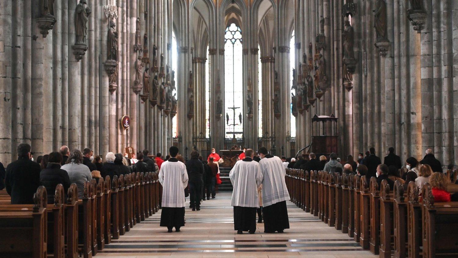 Đức Hồng y Woelki cảnh báo xu hướng cử hành nghi thức Phụng vụ Lời Chúa thay thế Thánh lễ