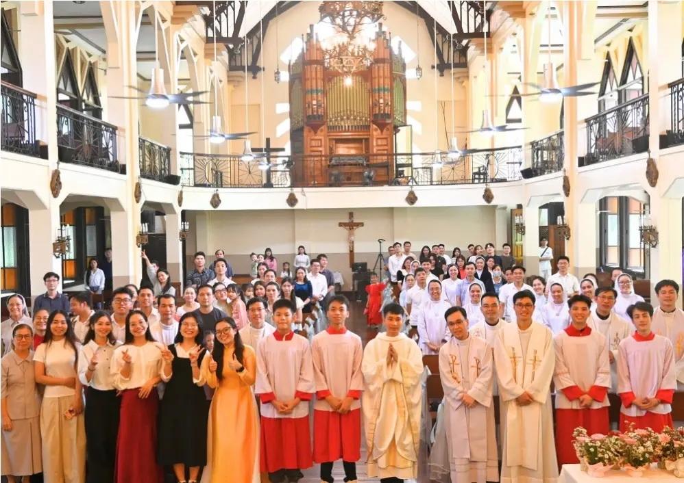 Cộng đoàn Kitô hữu Việt Nam tại Philippines dâng hoa kính Mẹ trong tháng hoa