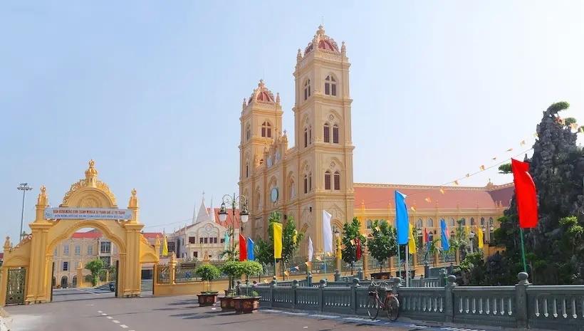 Nhà thờ Chính Toà Bùi Chu: Công sức của cả Giáo phận