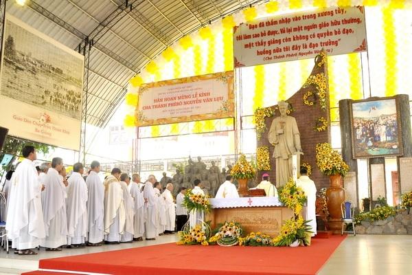 Kinh cầu Cha Thánh Phêrô Nguyễn Văn Lựu và 27 anh hùng Tử đạo tại Ba Giồng
