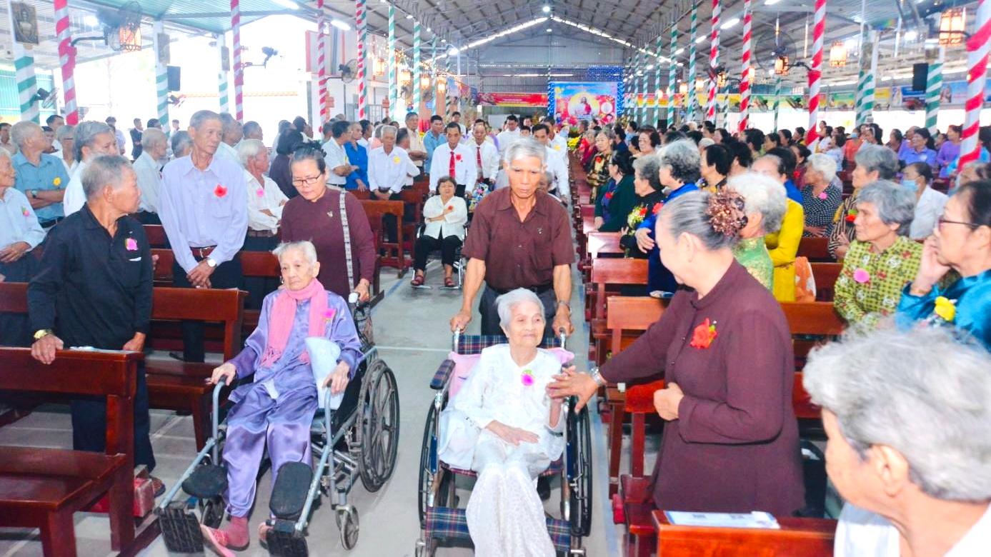 Gx. Lương Hòa Hạ: Thánh lễ Đức Mẹ Lộ Đức – Cầu cho các bệnh nhân