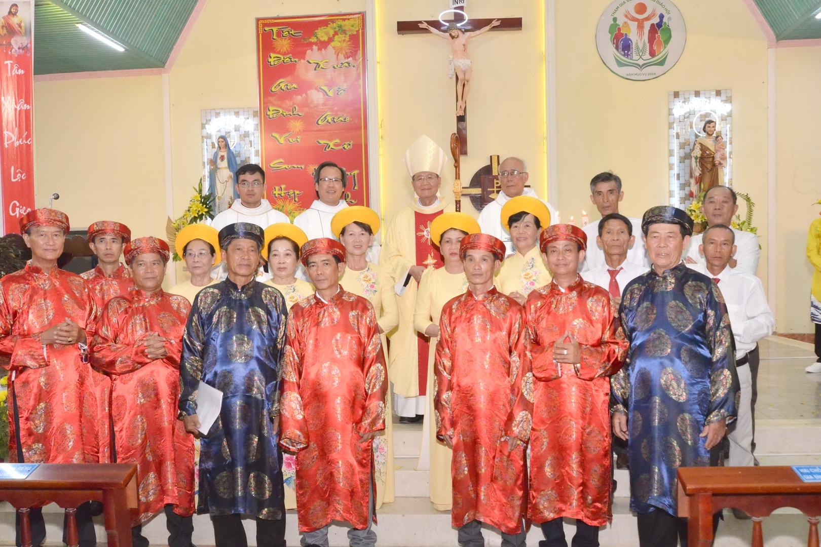 Giáo xứ Lương Hoà Hạ: Đức Cha Phêrô dâng lễ cầu bình an cho năm mới