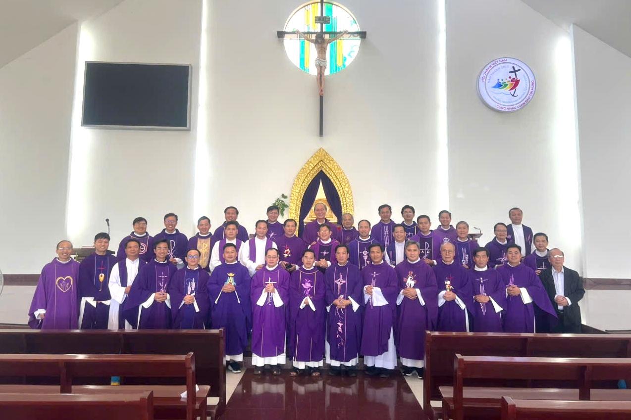 Quý cha 2 Giáo hạt Mỹ Tho và Cái Bè hành hương Đức Mẹ Bãi Dâu