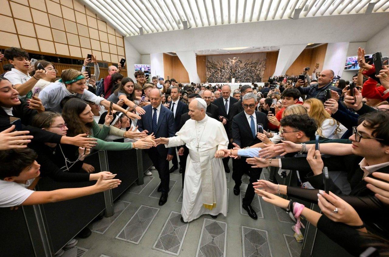 Đức Thánh Cha tiếp các sinh viên tham dự Ngày Năm Thánh Giới Giáo dục