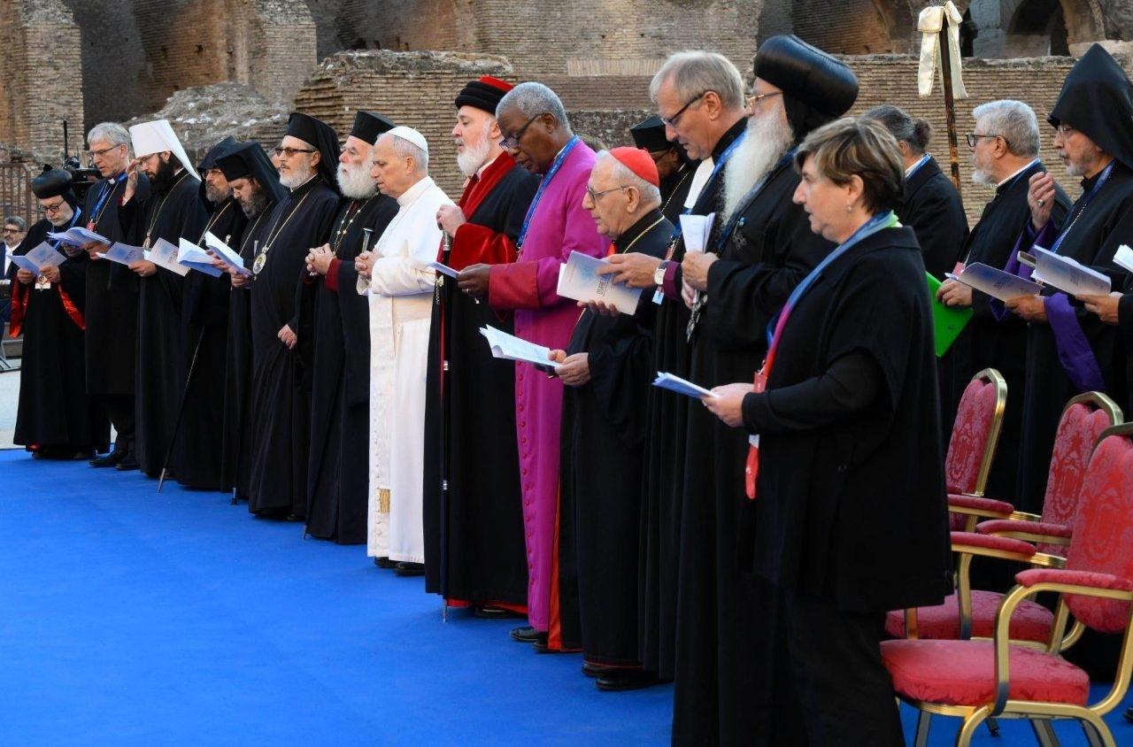 Đức Thánh Cha chủ sự giờ cầu nguyện liên tôn tại Colosseo cầu cho hòa bình