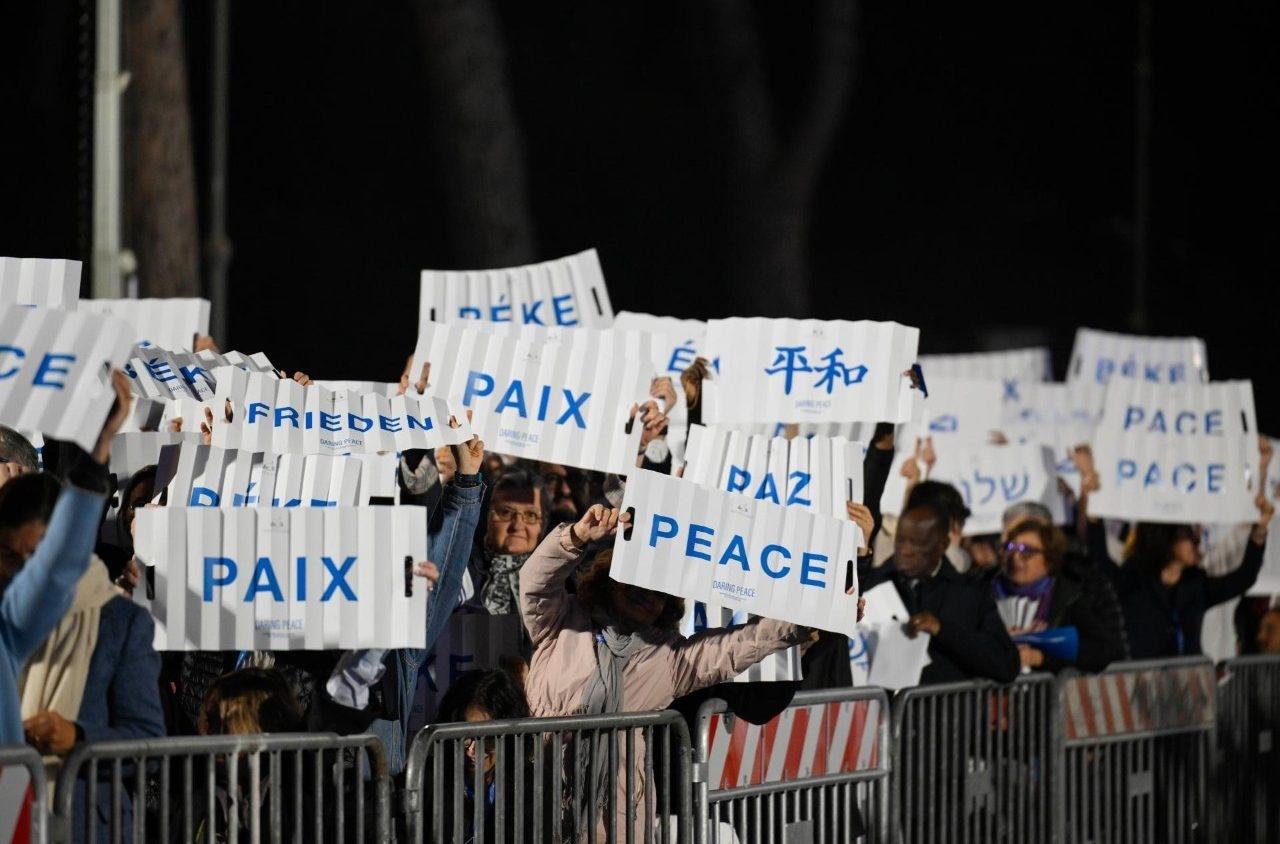 Lời kêu gọi của các tôn giáo: Hãy dám sống hòa bình. Chiến tranh là thất bại của nhân loại