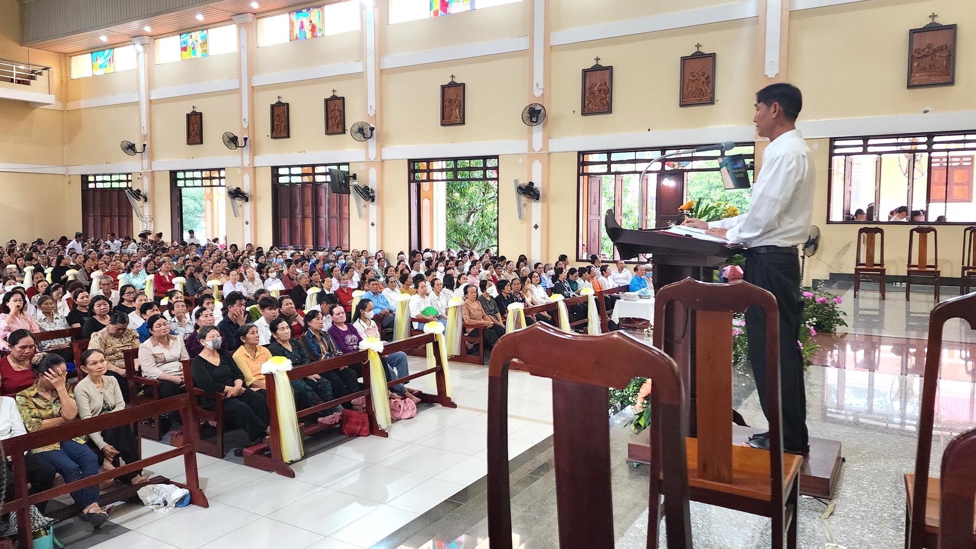 Hơn 1000 giáo dân của 2 hạt Cao Lãnh – Cù Lao Tây hành hương Năm Thánh tại Nhà thờ Cao Lãnh