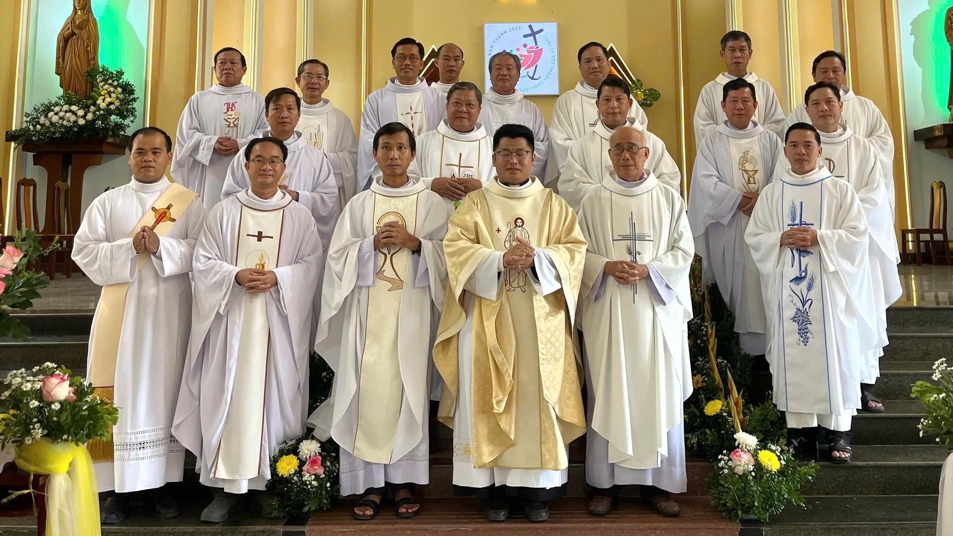 Thánh lễ Tạ ơn của tân linh mục Phêrô Trần Thế Anh Tài