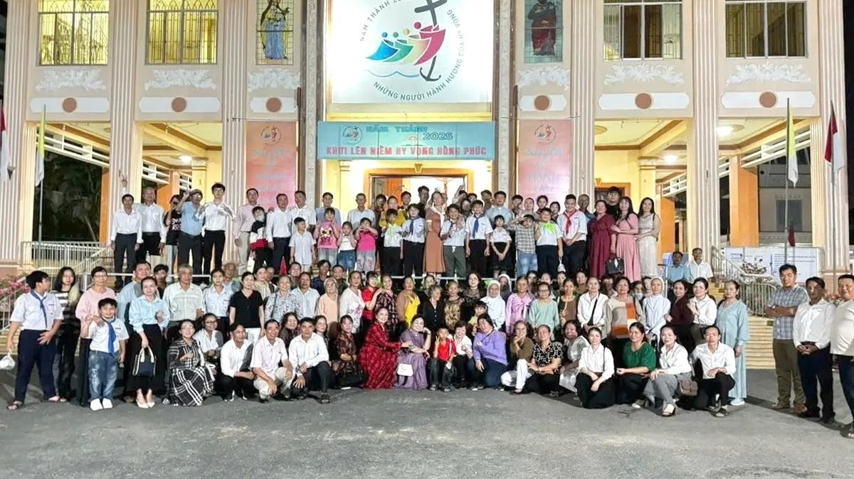 Giáo xứ An Thái Trung hành hương Năm Thánh tại Nhà Thờ Tân An